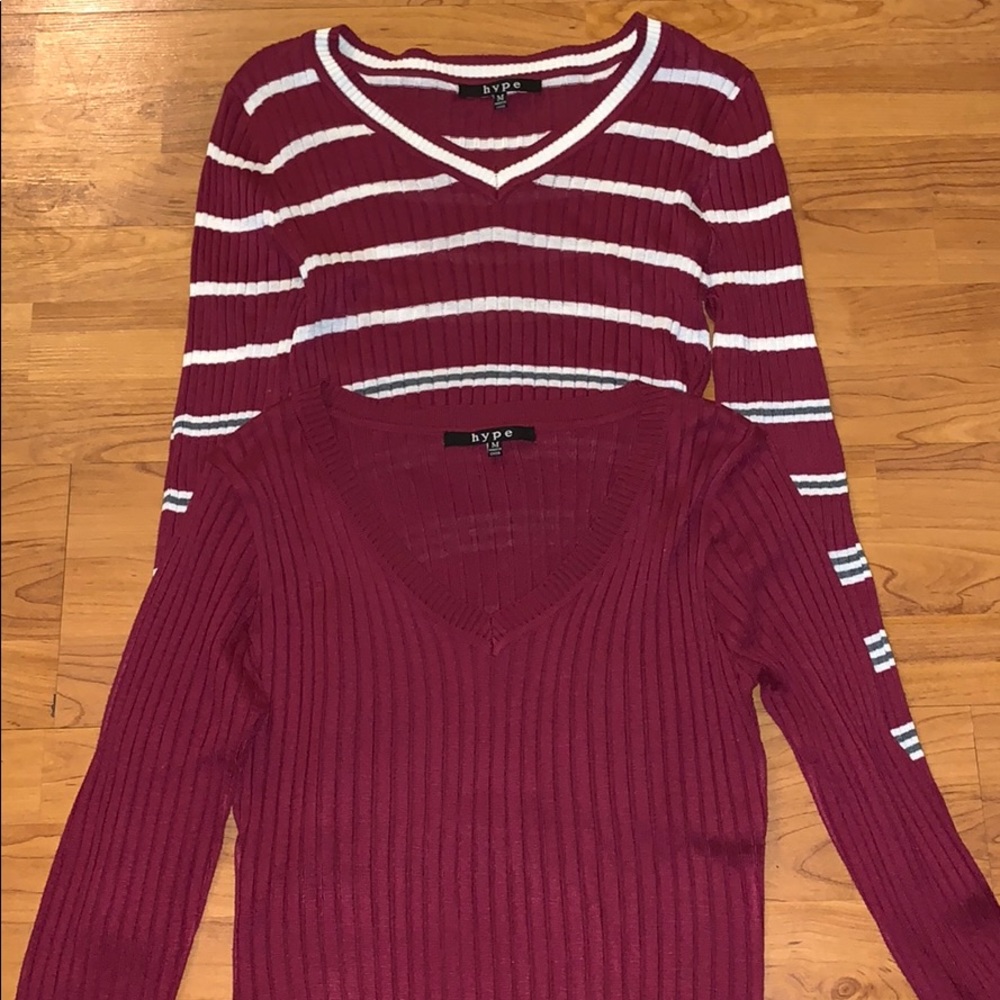 Bundle of two neck ribbed sweaters